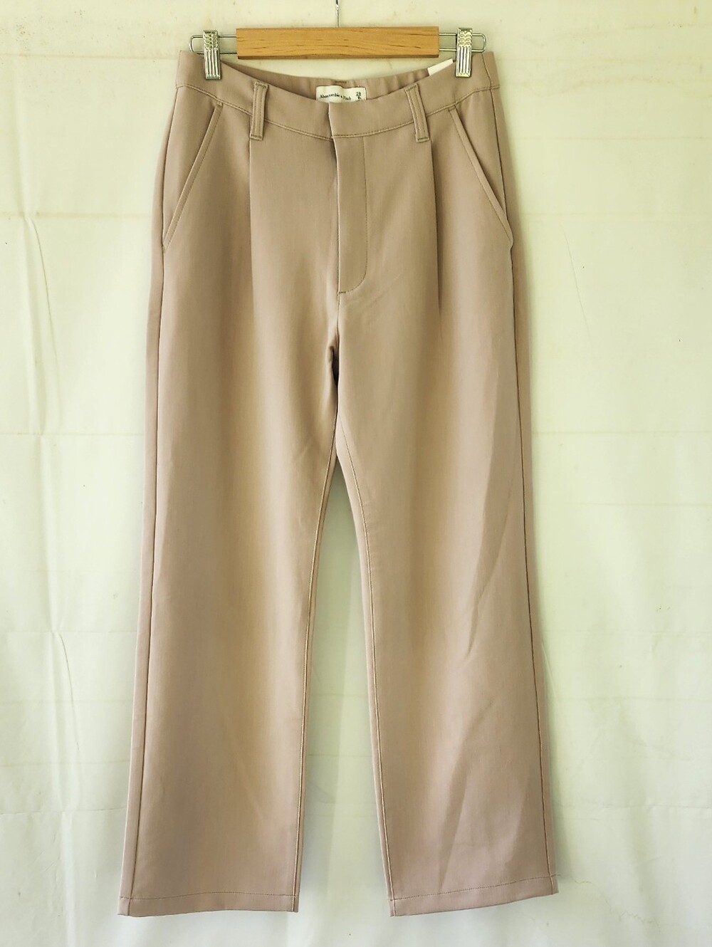 NWT Abercrombie & Fitch Straight-Leg Pants in Tan